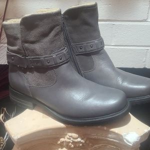 Ladies boots